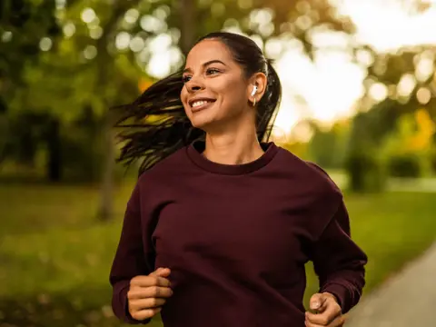 2026 Young Woman Running / Lifestyle Photo